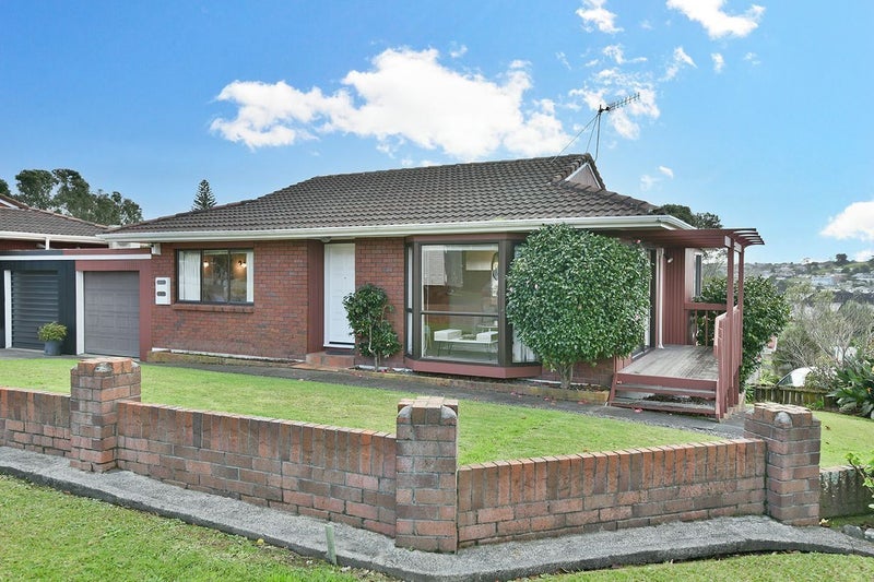 16 Petrel Place, Massey, Auckland - Carousel 1