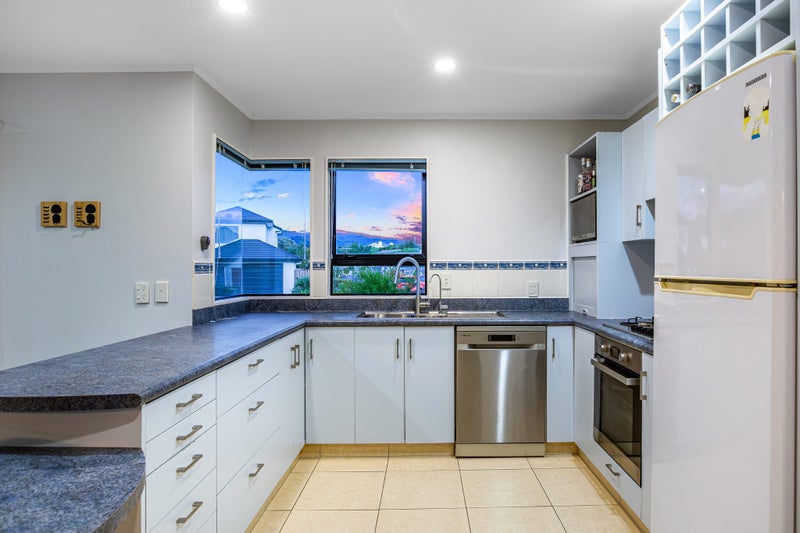 14 Bowman Place, Whitby, Porirua - Carousel 2