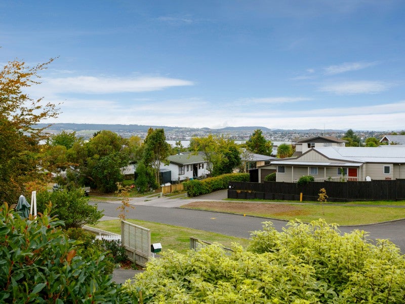 2/7 Ward Place, Richmond Heights, Taupō - Carousel 1