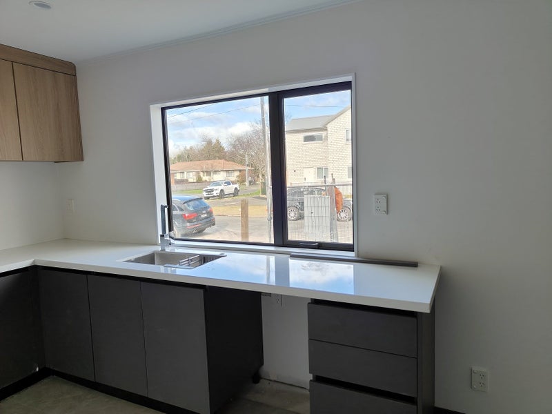48 May Street, Hamilton East, Hamilton - Carousel 8
