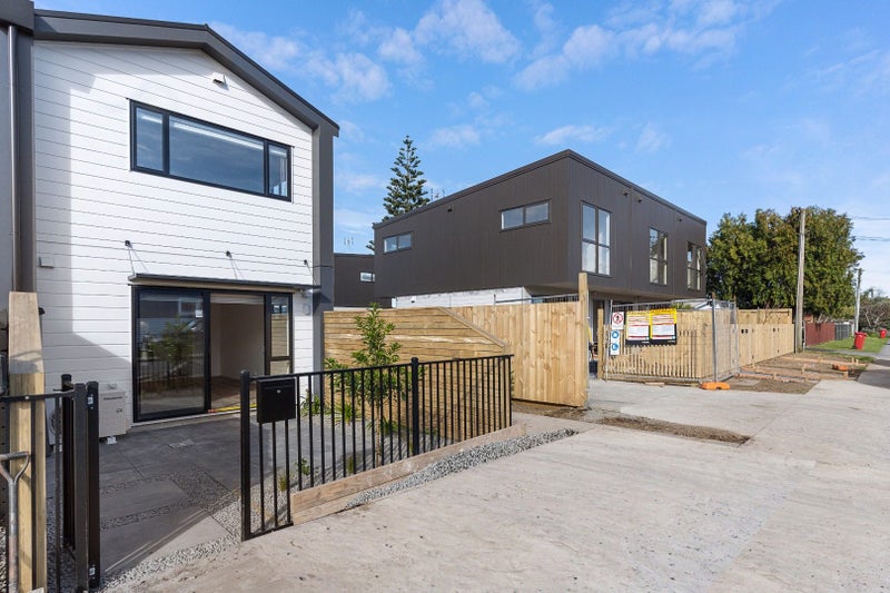 2F Stokes Avenue, Te Atatu Peninsula, Auckland - Carousel 2