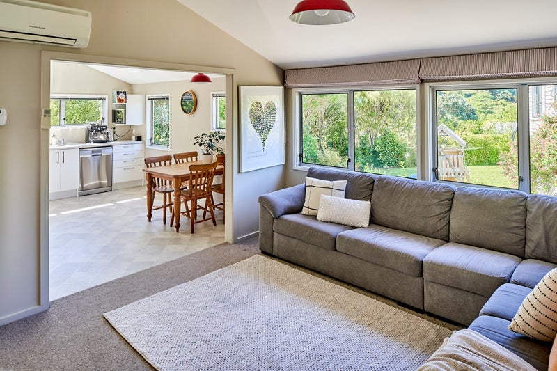 88A Larsen Crescent, Tawa, Wellington - Carousel 2