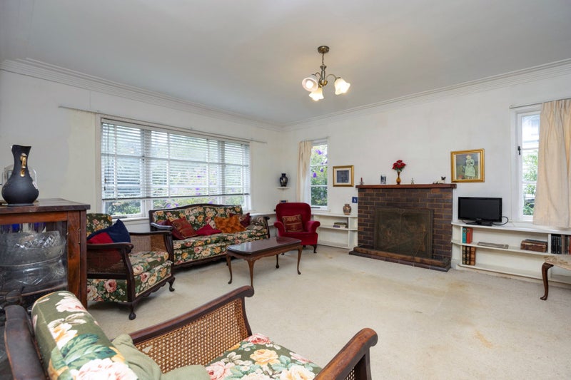 48 Cliff View Drive, Green Bay, Auckland - Carousel 2