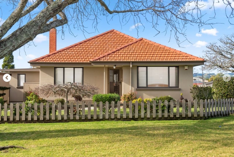 2 Pemberton Crescent, Greerton, Tauranga - Carousel 1