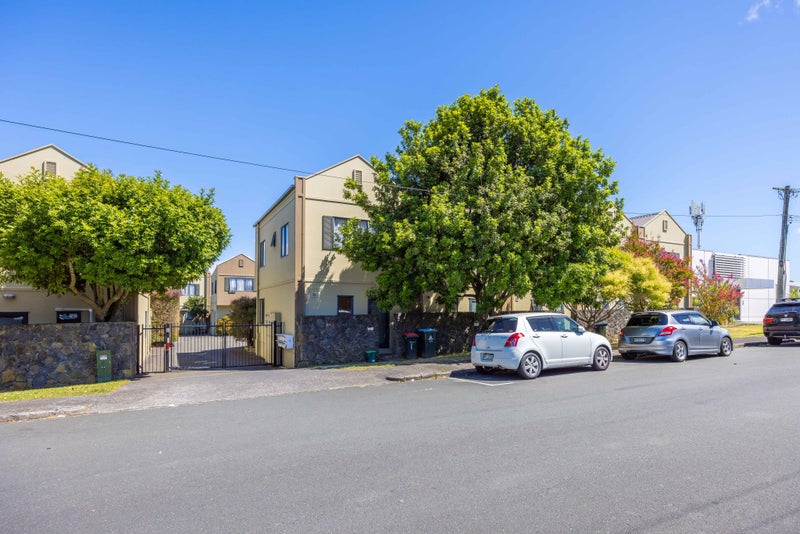 5E Dryden Place, Mount Wellington, Auckland - Carousel 13