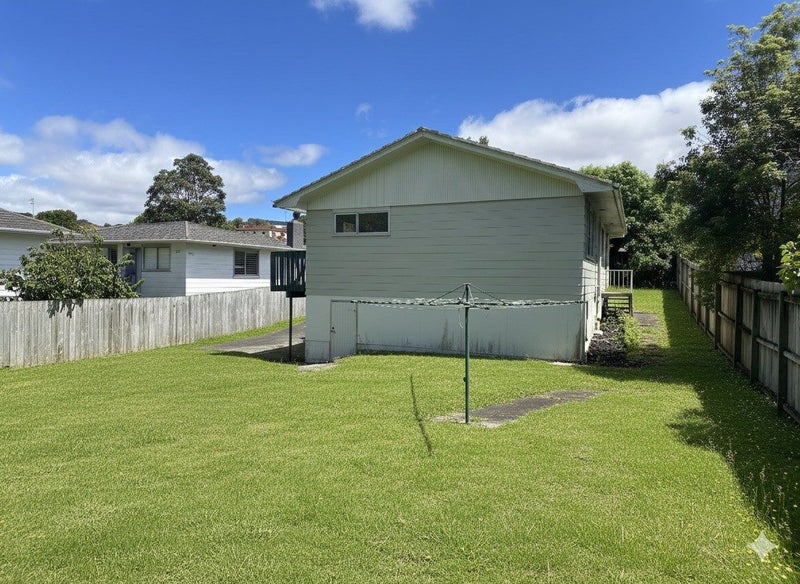 43 Lavery Place, Sunnynook, Auckland - Carousel 2