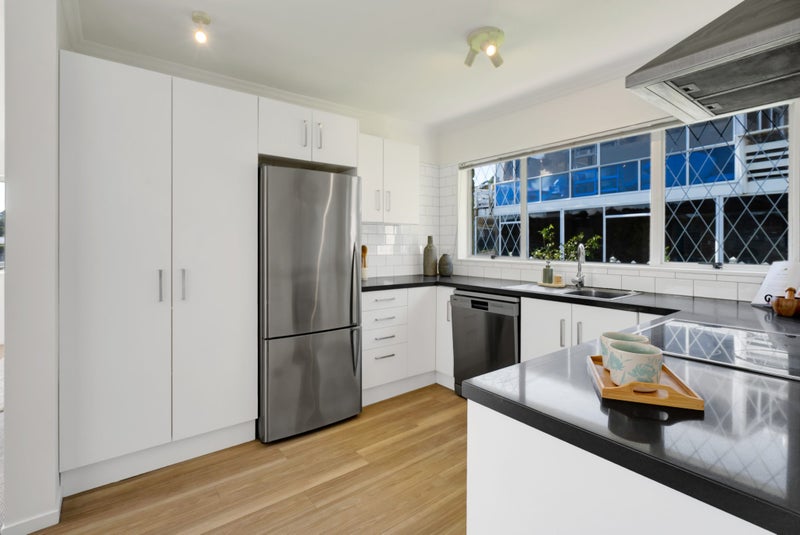 51 Cumberland Street, Merrilands, New Plymouth - Carousel 2