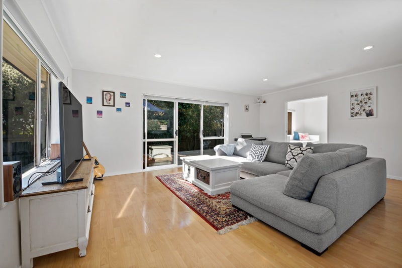 60A Crawford Ave, Mangere Bridge, Manukau - Carousel 1