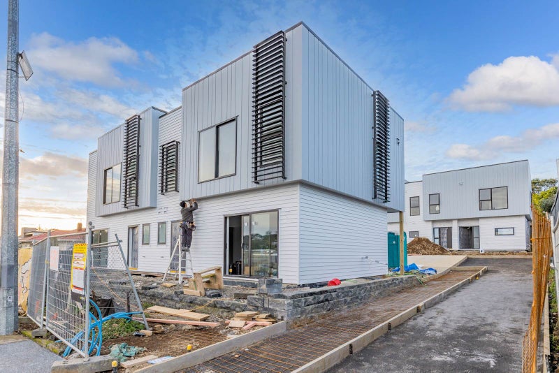 690A Mount Albert Road, Royal Oak, Auckland - Carousel 1