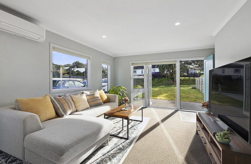 2/1 Murphy Place, Titahi Bay, Porirua - Carousel 1