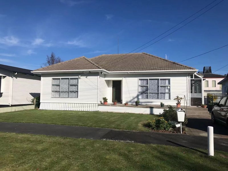 11 Bell Street, Hamilton East, Hamilton - Carousel 1