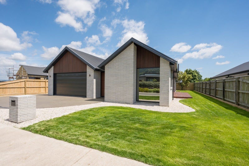 12 Hallmark Drive, Hope, Richmond - Carousel 2