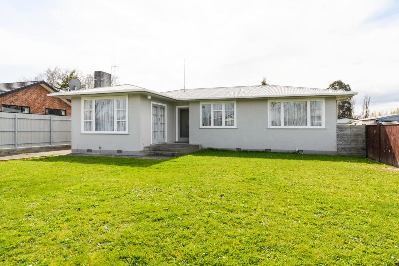 25 Ruamahanga Crescent, Terrace End, Palmerston North - Carousel 1
