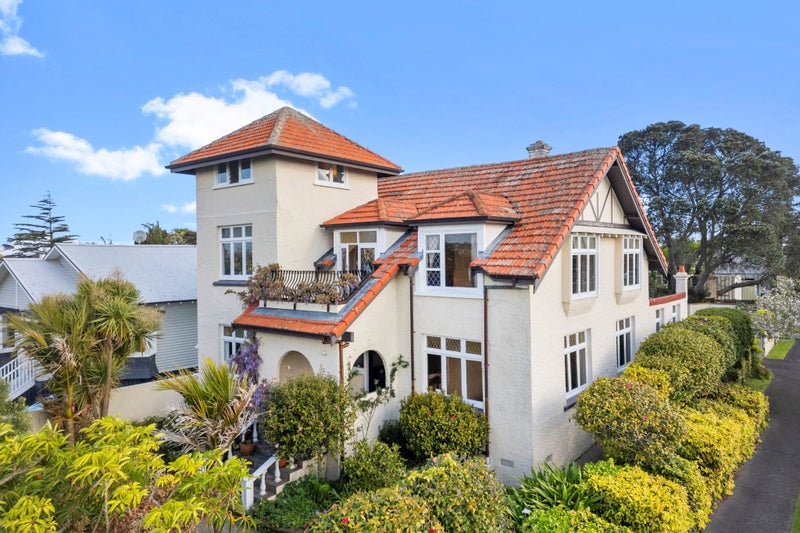 20 Taumata Road, Sandringham, Auckland - Carousel 2