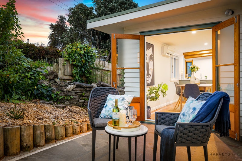 16 Harrybrook Road, Green Bay, Auckland - Carousel 2