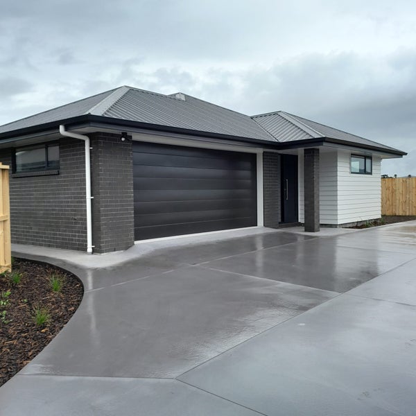 112 Kaurinui Crescent, One Tree Point - Carousel 1