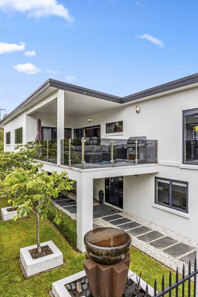 92 Preston Crescent, Belleknowes, Dunedin - Carousel 2