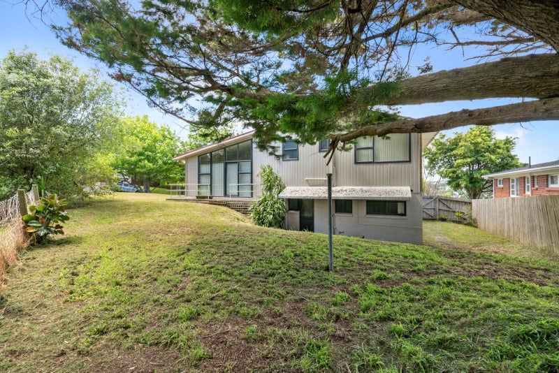 17 Valley View Road, Glenfield, Auckland - Carousel 2