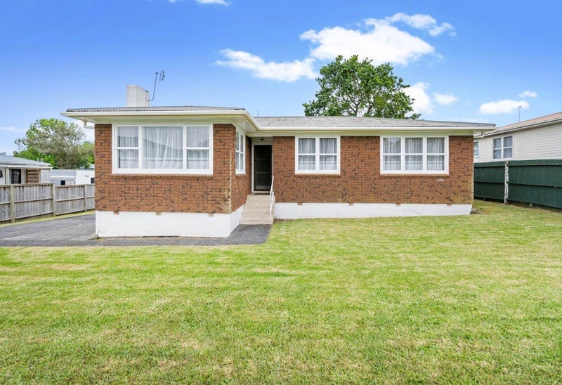 4 Justin Place, Te Atatu Peninsula, Auckland - Carousel 1