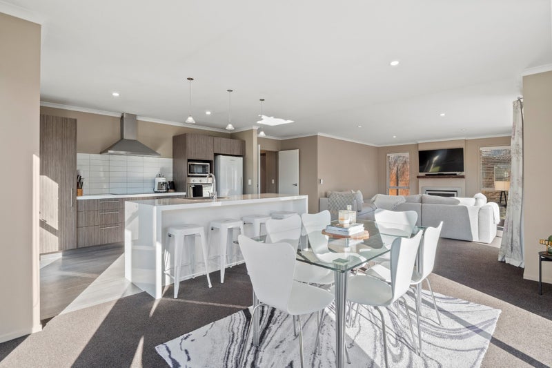 10D Haddow's Place, Lake Hayes, Queenstown - Carousel 2