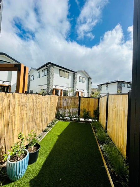 11/3 Johnston Grove, Taita, Lower Hutt - Carousel 15