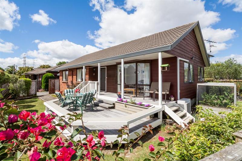 2 Kenwick Place, Burswood, Auckland - Carousel 2