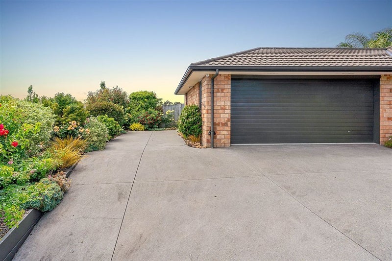 24 Tallentire Crescent, Huntington, Hamilton - Carousel 2