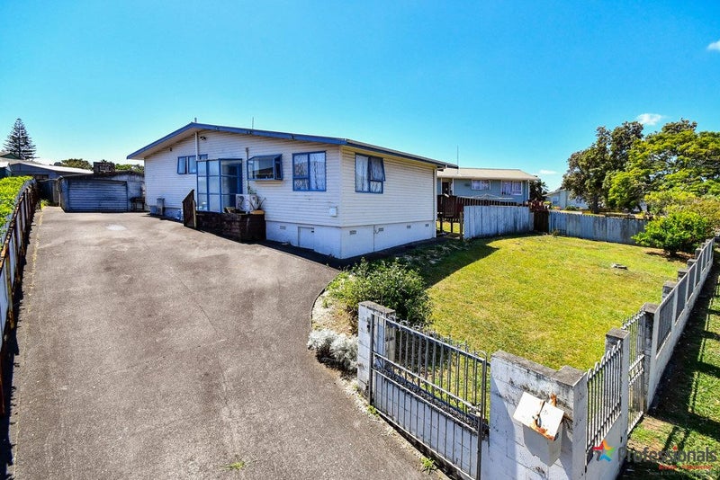 27 Kivell Close, Mangere East, Auckland - Carousel 1