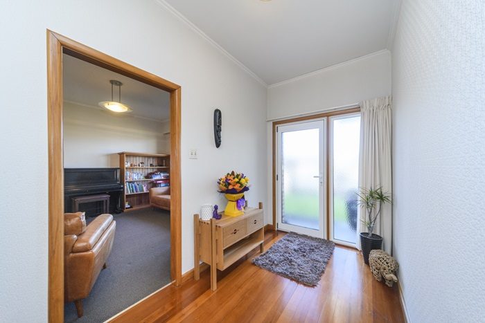 6 Innes Place, Roslyn, Palmerston North - Carousel 2