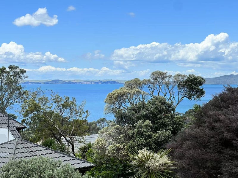 35 Montgomery Avenue, Rothesay Bay, Auckland - Carousel 1