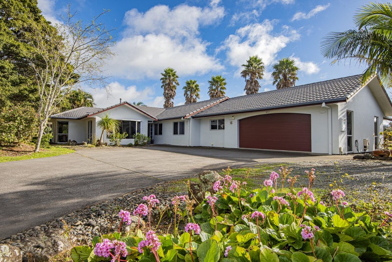 16 Brookfield Lane, Kamo, Whangarei - Carousel 1