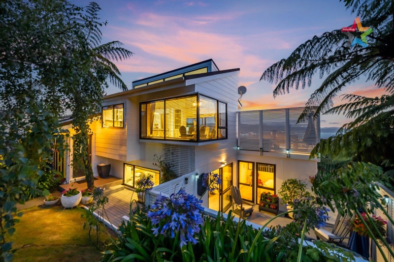 18 Jacaranda Grove, Maungaraki, Lower Hutt - Carousel 1