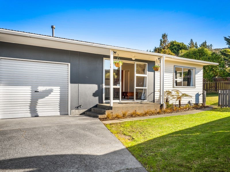 7B STOCKDALE ST, ARAKURA, WAINUIOMATA - Carousel 1