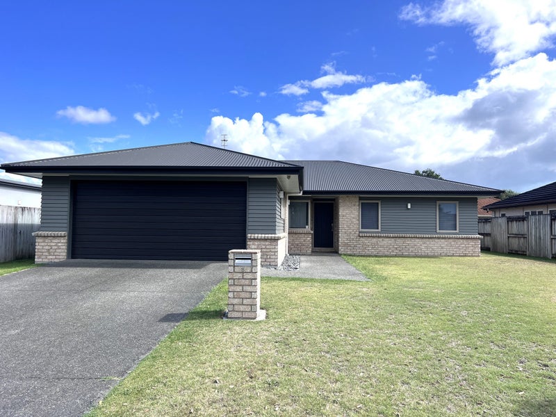 8 Marick Place, Papamoa Beach, Papamoa - Carousel 1