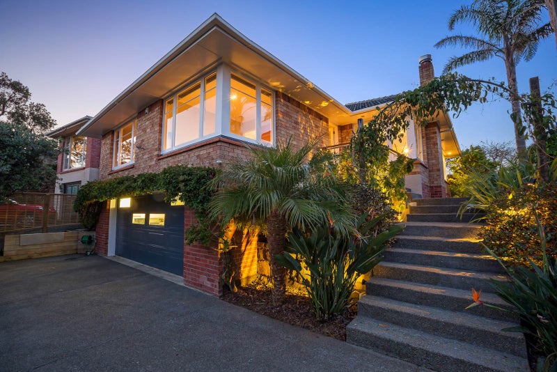 8 McIlroy Avenue, Hillsborough, Auckland - Carousel 1