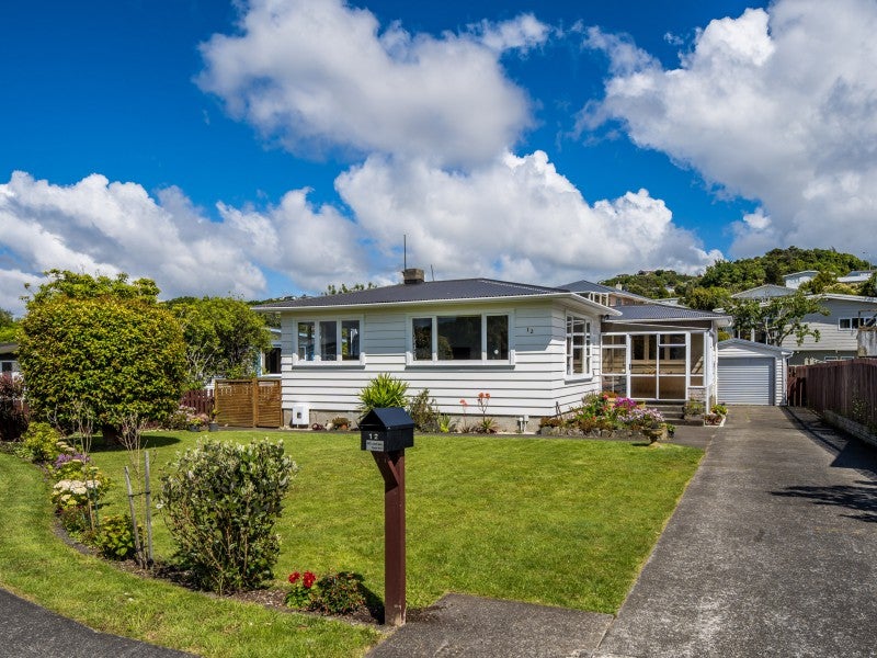 12 Clematis Grove, Maungaraki, Lower Hutt - Carousel 1