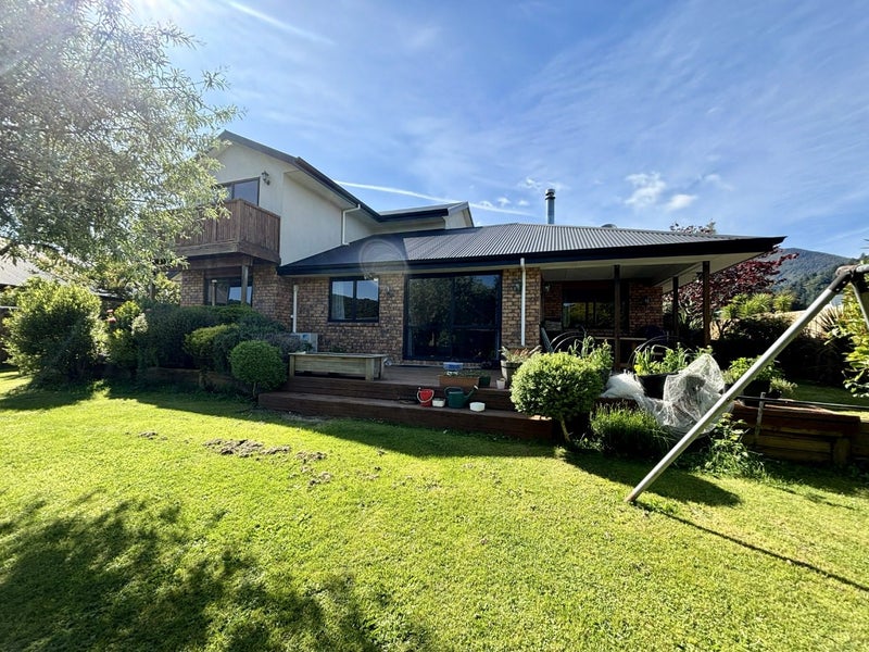 7 Glentui Place, Waikawa, Picton - Carousel 2