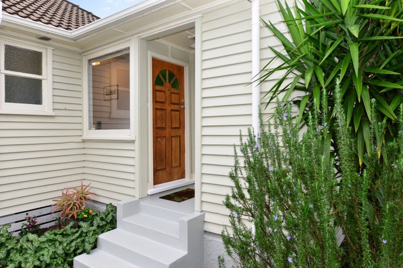 13 Watts Crescent, Hamilton East, Hamilton - Carousel 2