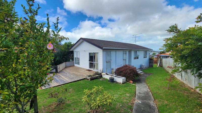 4 Wanita Place, Totara Vale, Auckland - Carousel 1