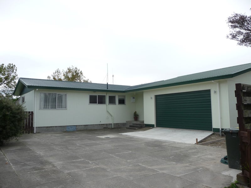 5 Adams Place, Kelvin Grove, Palmerston North - Carousel 1