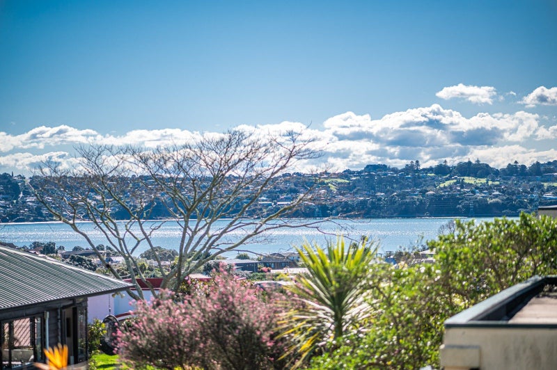 8 Fallsbrook Lane, Mangere Bridge, Auckland - Carousel 2