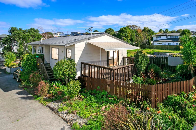 1/698 East Coast Road, Pinehill, Auckland - Carousel 1