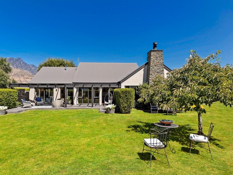 2 Wellswood Way, LOWER SHOTOVER, QUEENSTOWN - Carousel 1