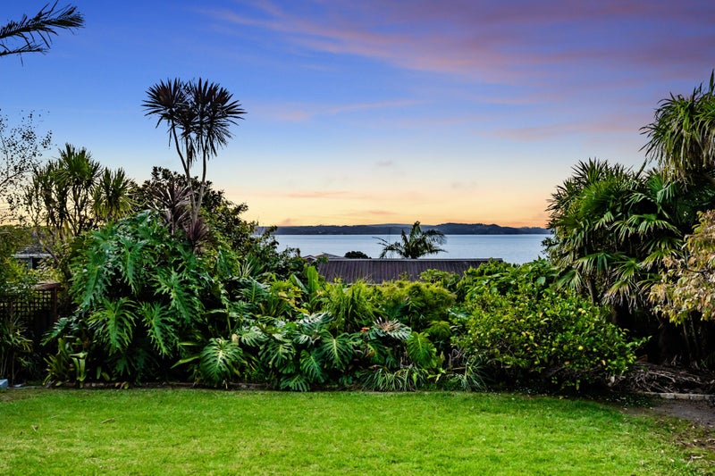 964A Whangaparaoa Road, Manly, Whangaparaoa - Carousel 1