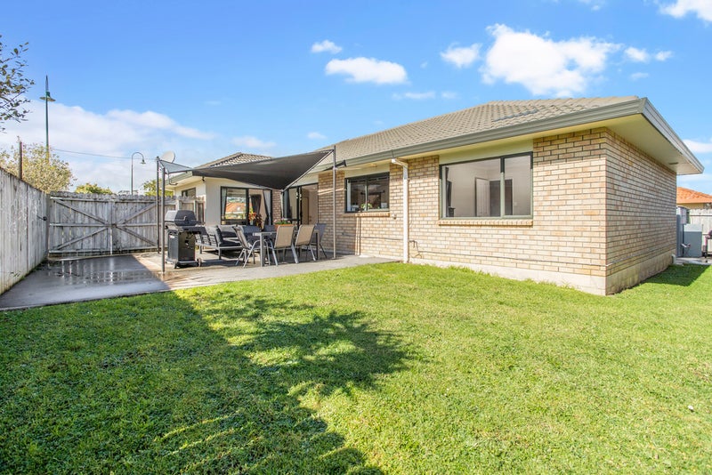 43 Armoy Drive, East Tamaki, Auckland - Carousel 1