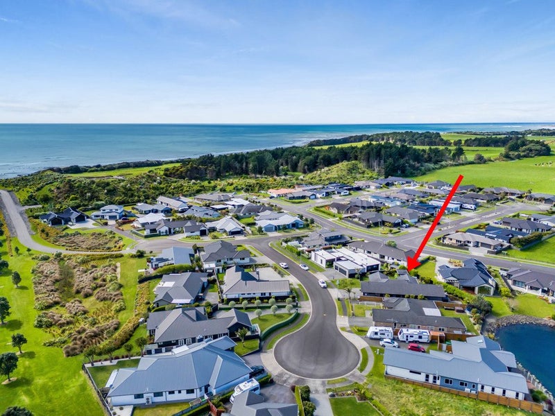 5 Augusta Grove, Waiwhakaiho, New Plymouth - Carousel 1