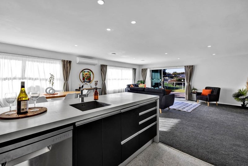 17A Winstone Place, Highlands Park, New Plymouth - Carousel 2