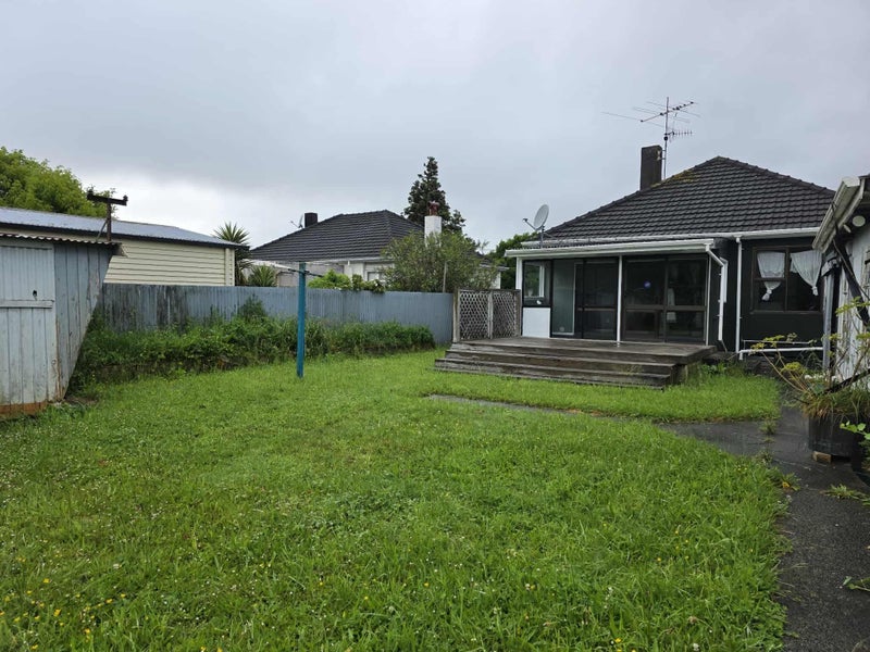 33 Compton Crescent, Taita, Lower Hutt - Carousel 20