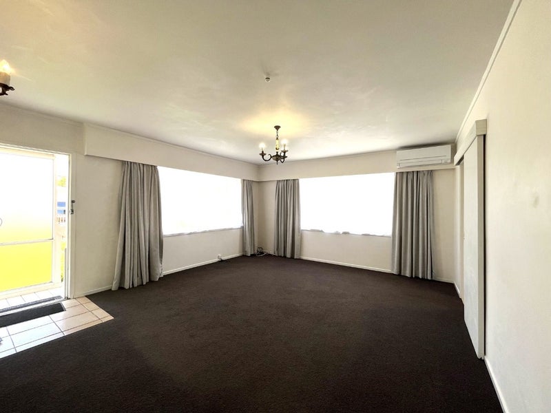 1/21 Roberts Road, Te Atatu South, Auckland - Carousel 1