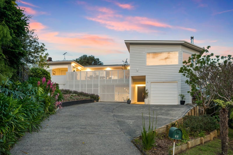 22 Teal Crescent, Beach Haven, Auckland - Carousel 1